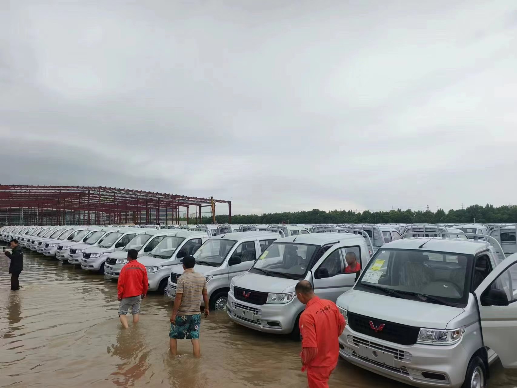 眾志成城，防汛救災(zāi)，各位的堅(jiān)守正是公司發(fā)展的核心動力。